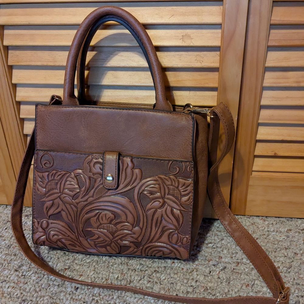 Classic Brown Leather Crossbody Bag with Embossed Detailing